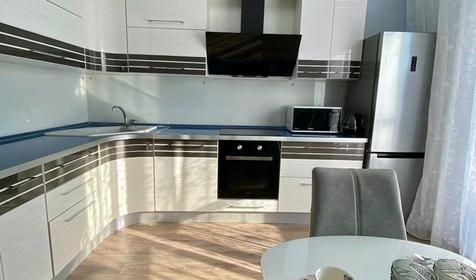 КЛАССИЧЕСКАЯ 2-КОМНАТНАЯ КВАРТИРА С ВИДОМ на море и горы