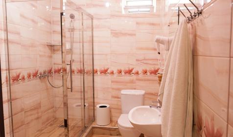 Семейный с собственной внешней ванной комнатой