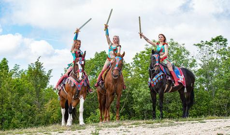 Конные прогулки "Тропами Амамзонок Боспорского царства" на "АРЕНЕ КОЛИЗЕЙ"