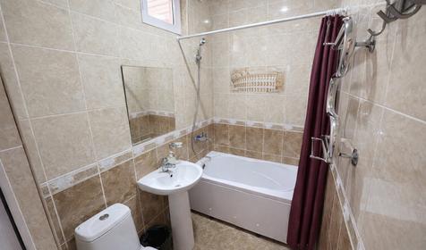 Улучшенный четырехместный с балконом и видом на горы и бассейн