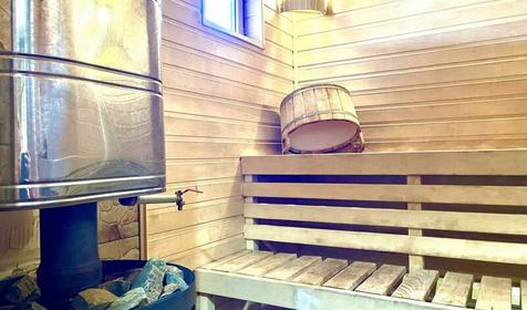 У пруда от Травел Хотелс Антураж