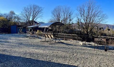 У пруда от Травел Хотелс Антураж