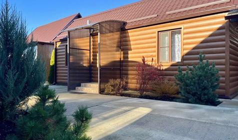 У пруда от Травел Хотелс Антураж