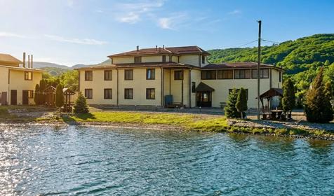 Горное озеро от Травел Хотелс Антураж