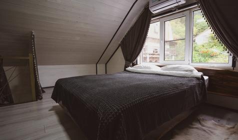 Барнхаус со сканди‑интерьером и тёплым бассейном