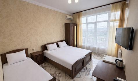 Улучшенный двухместный с балконом и видом на горы и бассейн