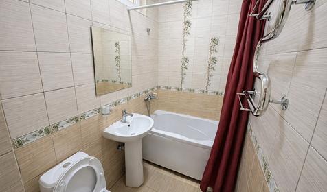 Улучшенный трехместный с балконом и видом на горы и бассейн